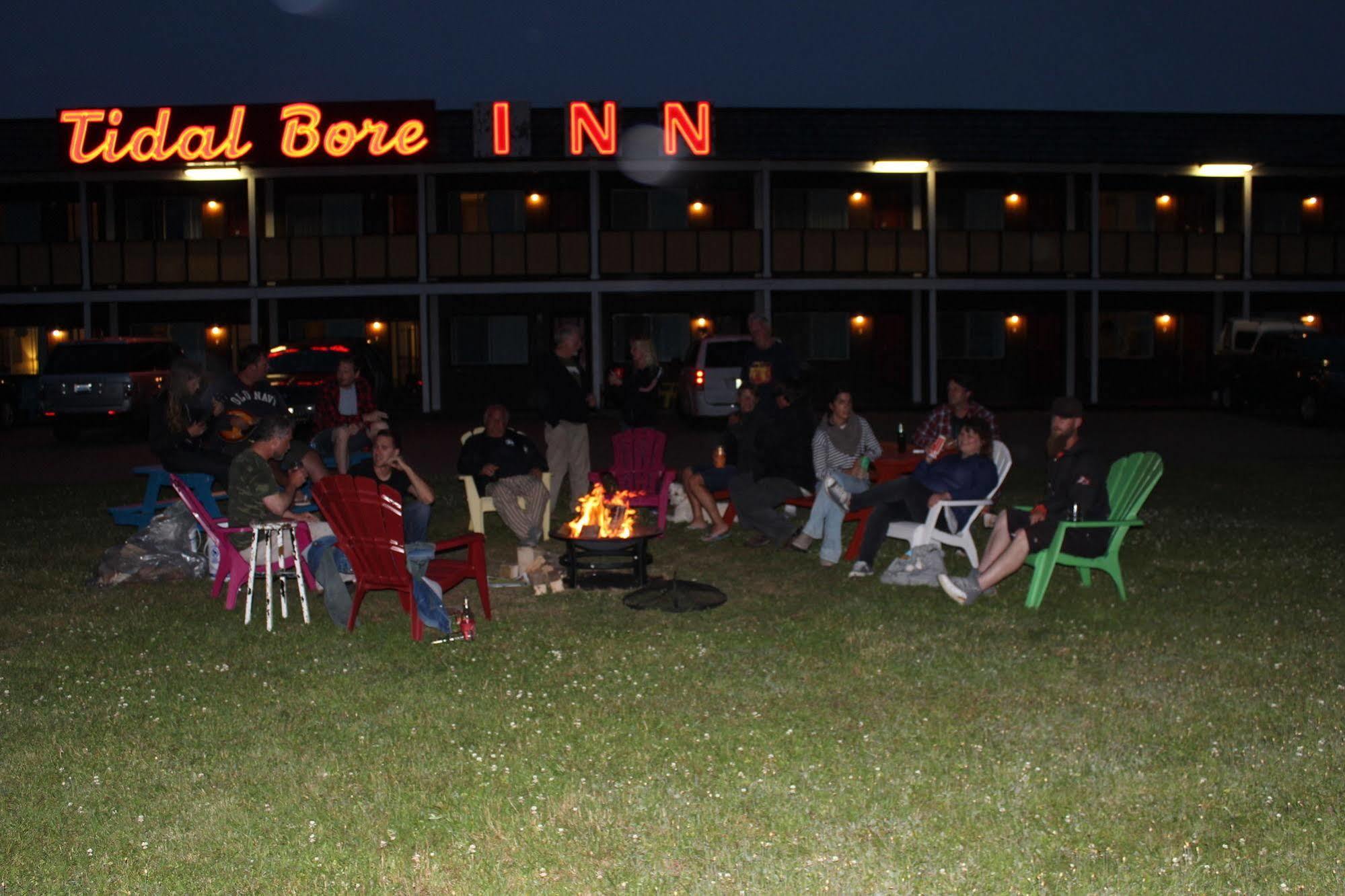 Tidal Bore Inn Truro Buitenkant foto